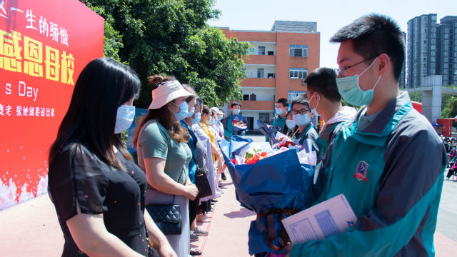 母親節(jié)：人生的舞臺(tái)上，母愛(ài)從不缺席