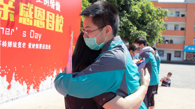 母親節(jié)：人生的舞臺(tái)上，母愛(ài)從不缺席