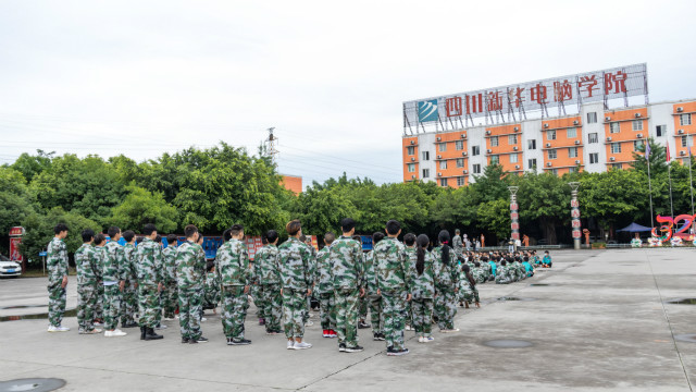 新生的第一課，軍訓生活打響了新生活的第一槍！