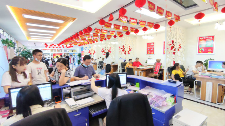 好學(xué)校成就好未來，四川新華火熱招生中……