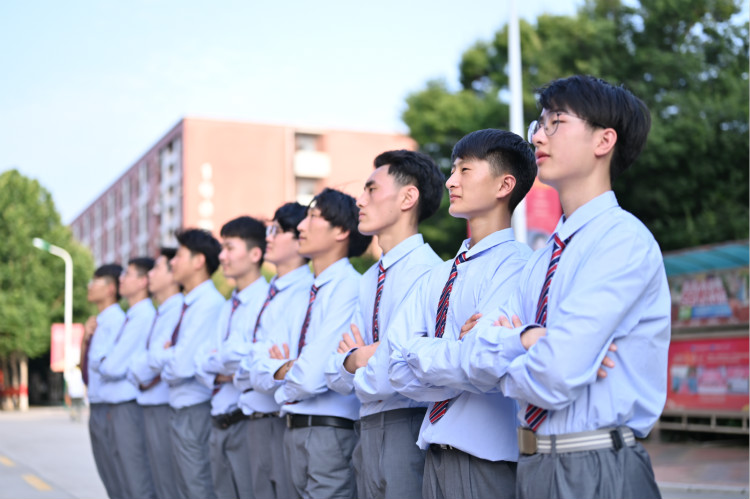 新華互聯網科技攜手名企，定向委培人才，讓學生好就業、就好業！