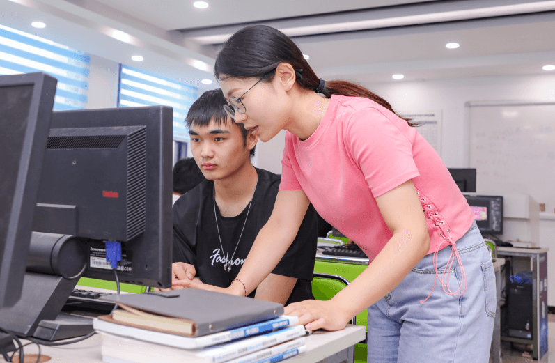 來四川新華，給你一個燦爛的前程！