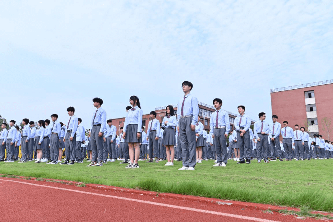 來四川新華，給你一個燦爛的前程！