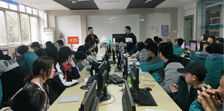 四川新華2020年階段結(jié)課答辯進(jìn)行中！