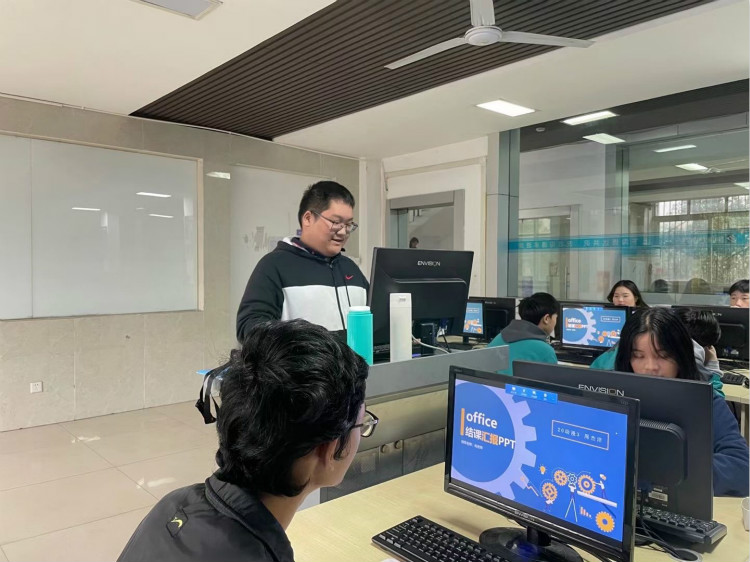 四川新華2020年階段結(jié)課答辯進(jìn)行中！