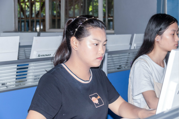 離高薪就業(yè)，你只就差一個(gè)新華的距離！