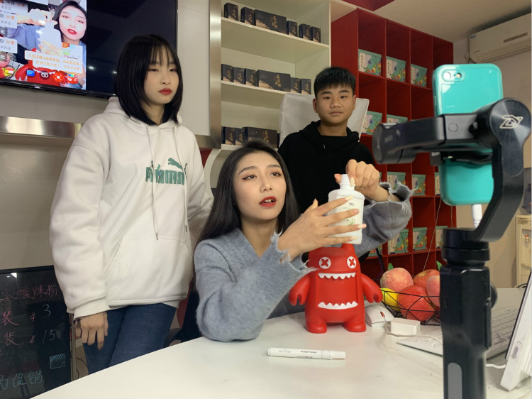 離高薪就業(yè)，你只就差一個(gè)新華的距離！