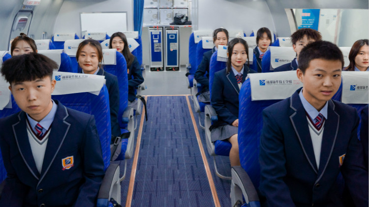 “神鳥”起飛了！成都天府國際機場試飛四川新華迎來高光時刻！