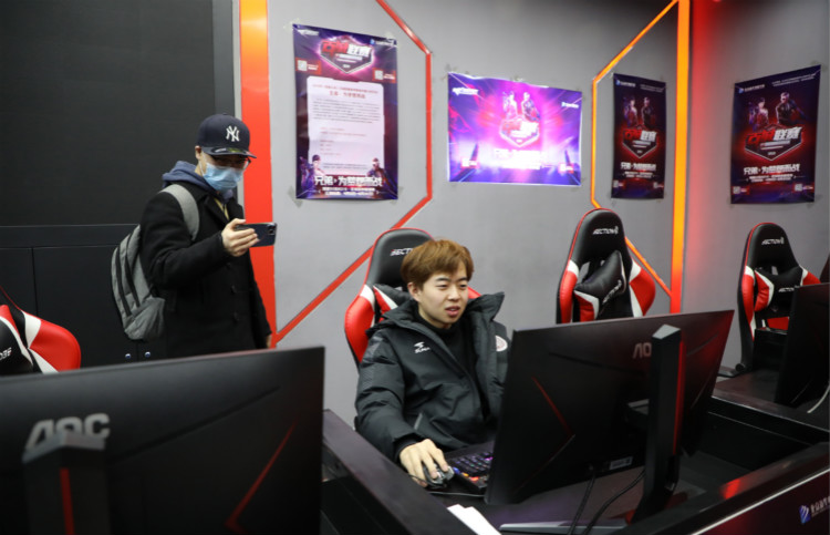 好專(zhuān)業(yè)，“星”推薦，小霍少帶你體驗(yàn)新華電競(jìng)新媒體專(zhuān)業(yè)