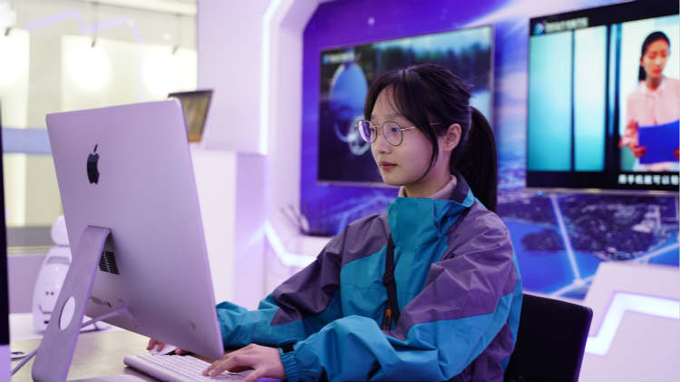 在新華，用技能讓夢想照進現(xiàn)實