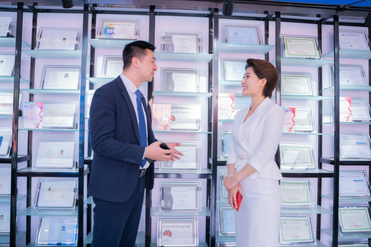 四川電視臺主持人凌玥帶你解鎖不一樣的四川新華！