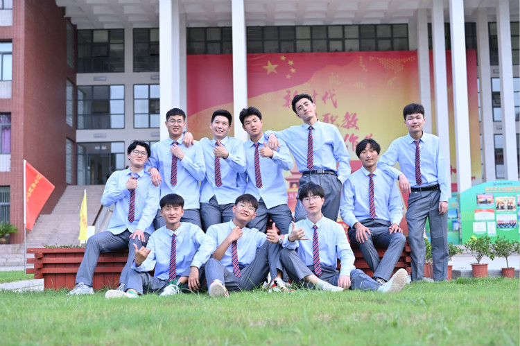 新華互聯(lián)網(wǎng)科技以產(chǎn)促教，培養(yǎng)新領(lǐng)人才