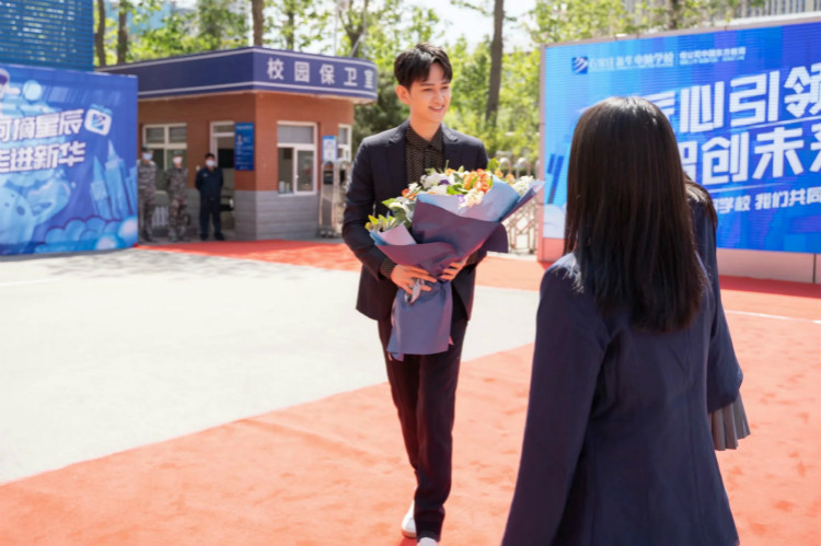 馬可來新華重拾校園生活，青春“競”是精彩！