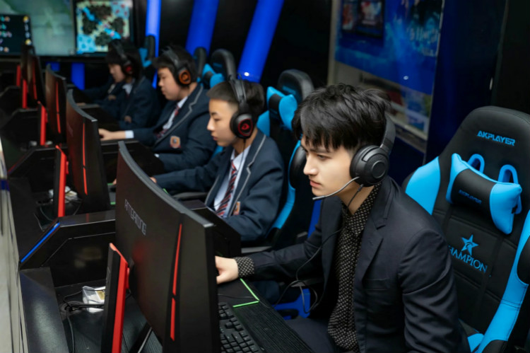 馬可來新華重拾校園生活，青春“競”是精彩！