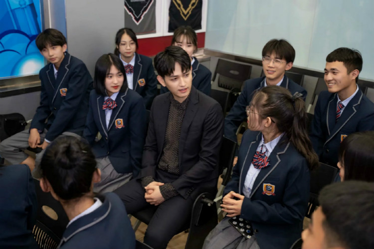 馬可來新華重拾校園生活，青春“競”是精彩！