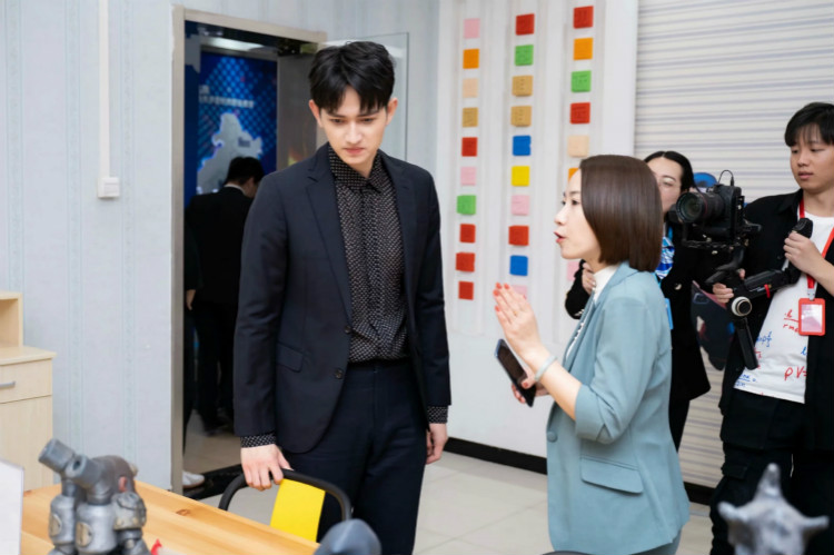 “電”峰對(duì)決 “競(jìng)”彩無限