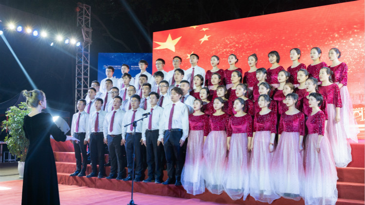 2021四川新華新專業發布會暨“強國青年·百萬獎學金計劃”完美啟動