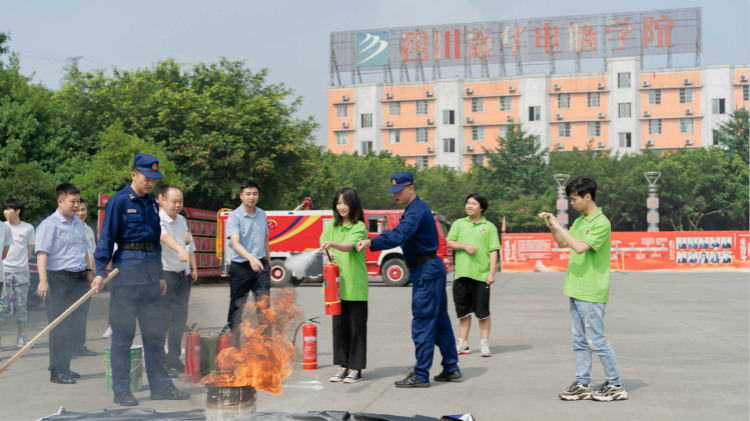 消防演練走進四川新華，筑牢安全防火墻