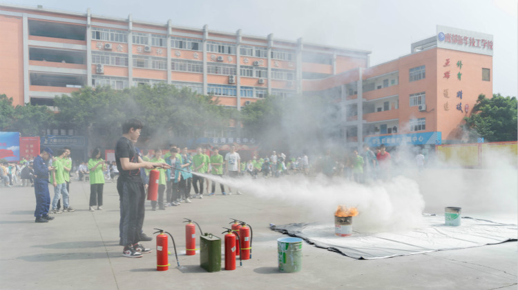 消防演練走進四川新華，筑牢安全防火墻