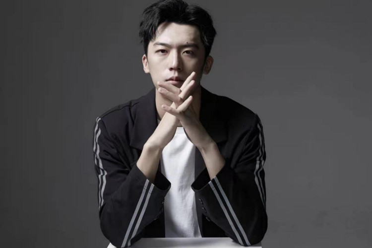 明星進(jìn)校園丨如果你在新華見到了他請(qǐng)不要驚訝！