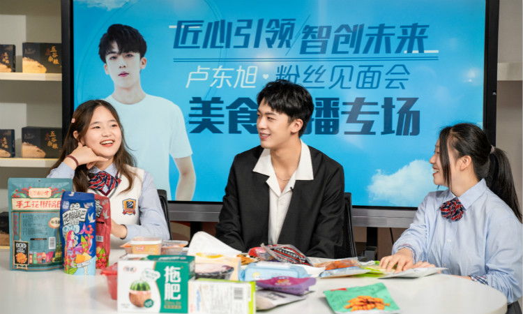 明星帶路|盧東旭探秘校園黑科技，直擊新華硬實力！