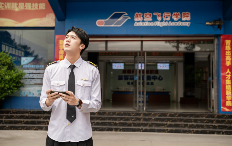 明星帶路|盧東旭探秘校園黑科技，直擊新華硬實力！