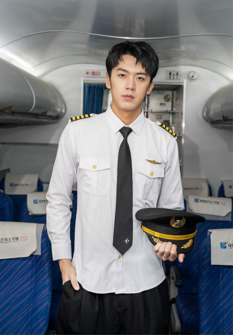 明星帶路|盧東旭探秘校園黑科技，直擊新華硬實力！