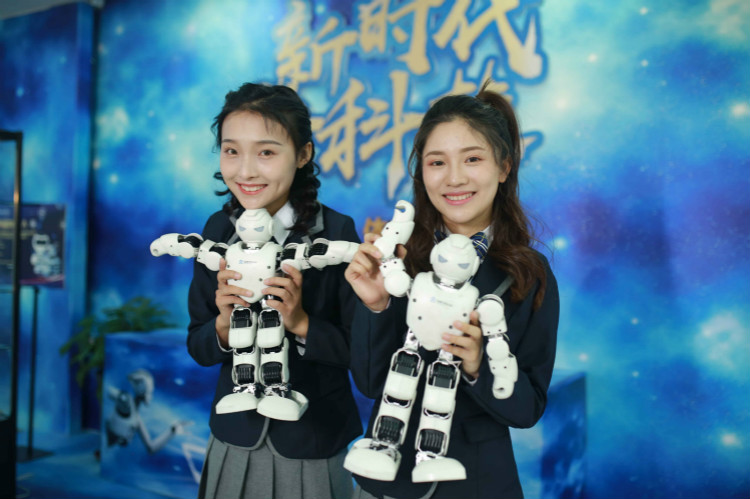 明星@擇校選專業的你，上職校我們共同推薦新華！