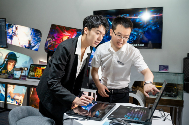 明星@擇校選專業的你，上職校我們共同推薦新華！