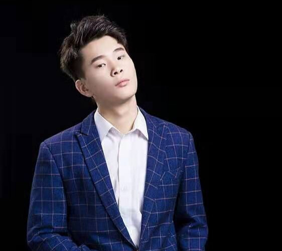 向家鄉捐贈20萬！此刻他竟然有些手抖…