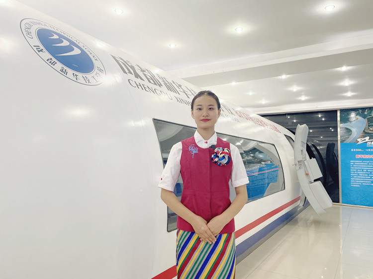 第34期新華·新銳獎(jiǎng)學(xué)金獲得者楊云纖