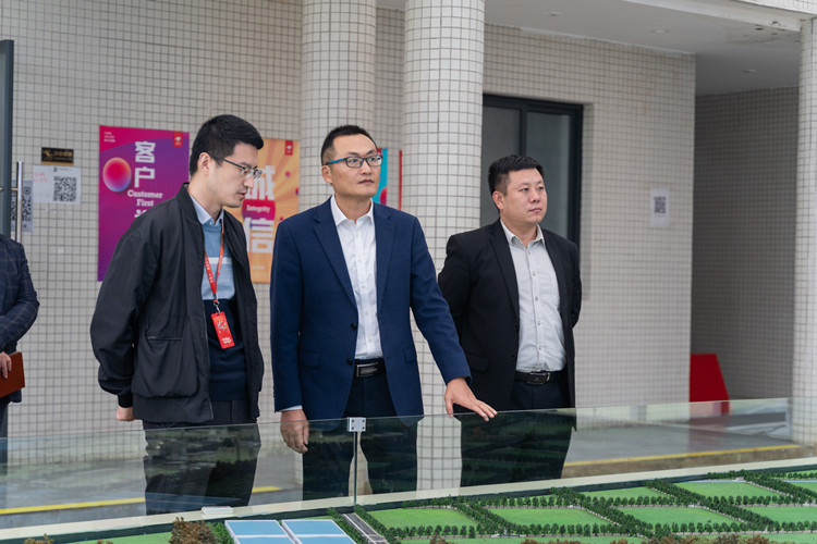 情系學(xué)子|院校領(lǐng)導(dǎo)走訪京東，看望電商實(shí)訓(xùn)學(xué)生！