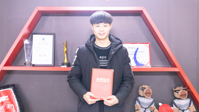 選擇新華，涅槃重生的雙胞胎兄弟！