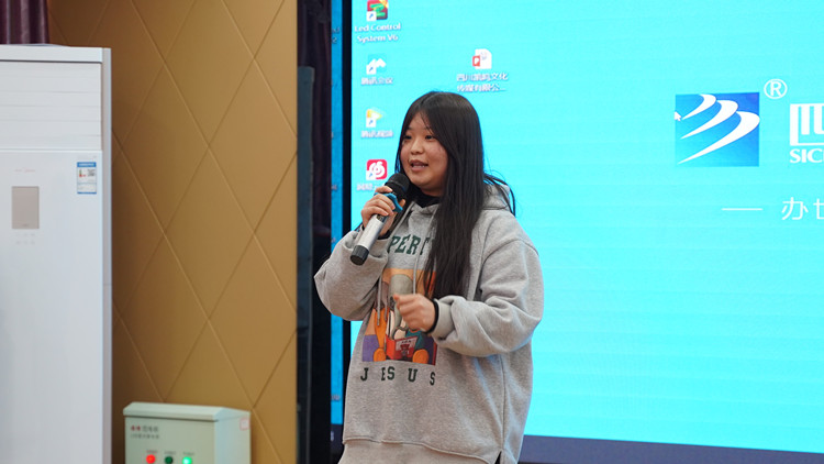 “求知、求職、求夢”新華模擬面試火熱進行中！