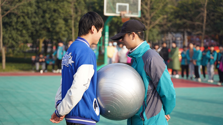 超“燃”運動會！成都新華冬季運動會“圖”擊現(xiàn)場！