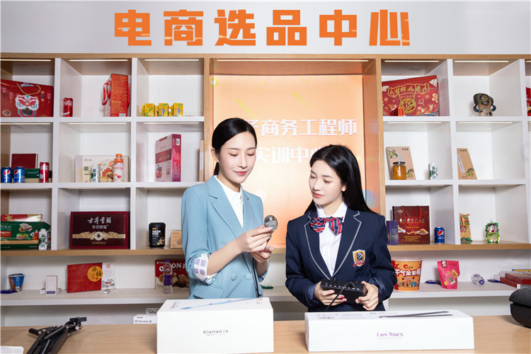 洞察職教，預見未來，央視頻直播專訪新華電腦教育