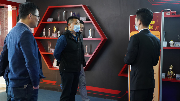 熱烈歡迎智能制造企業走進成都新華交流學習指導！