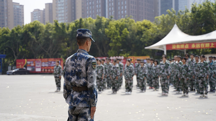 成都新華高級技工學校素質拓展訓練匯演盛大啟幕