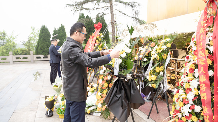 清明祭英烈，新華獻哀思