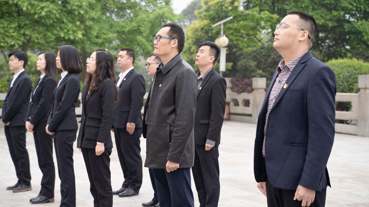 清明祭英烈，新華獻哀思