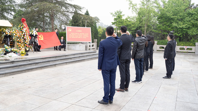 清明祭英烈，新華獻哀思