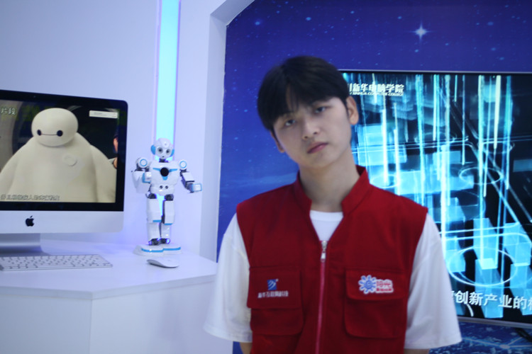 新華學子|勇攀高峰，研精覃思