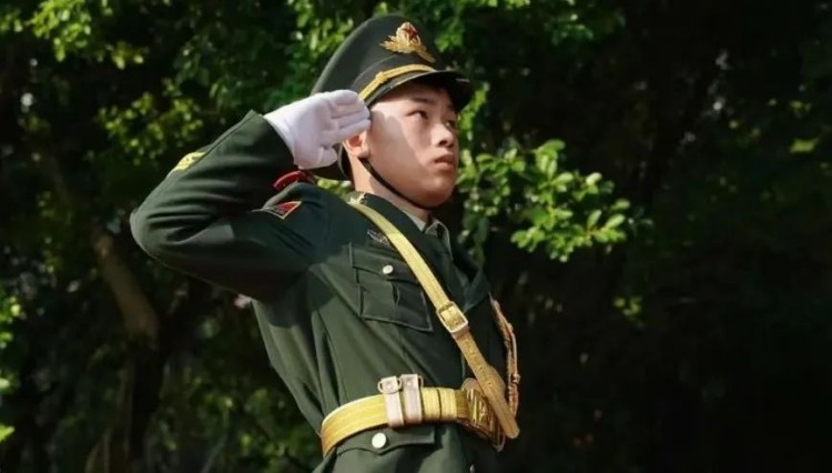 新華國(guó)旗護(hù)衛(wèi)隊(duì)|青春與國(guó)旗同在！