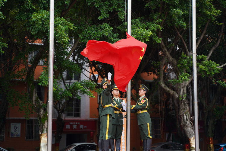 啟航！現(xiàn)場(chǎng)直擊2022級(jí)新生開(kāi)學(xué)典禮暨京東社會(huì)實(shí)踐表彰大會(huì)！