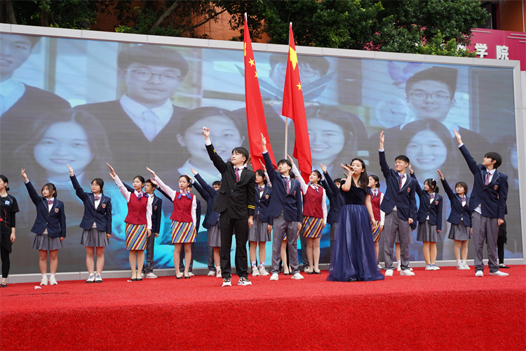 啟航！現(xiàn)場(chǎng)直擊2022級(jí)新生開(kāi)學(xué)典禮暨京東社會(huì)實(shí)踐表彰大會(huì)！