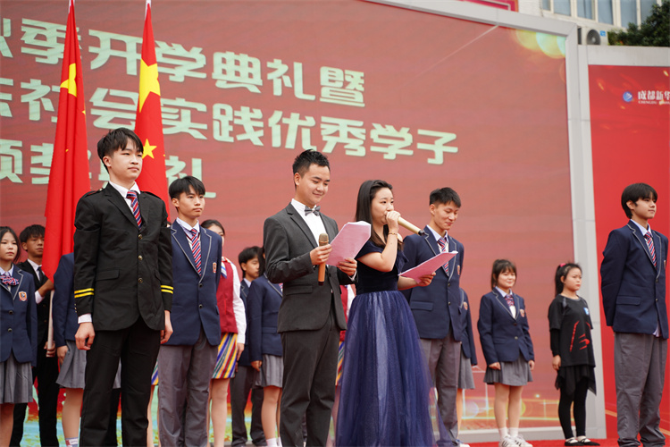 啟航！現(xiàn)場(chǎng)直擊2022級(jí)新生開(kāi)學(xué)典禮暨京東社會(huì)實(shí)踐表彰大會(huì)！