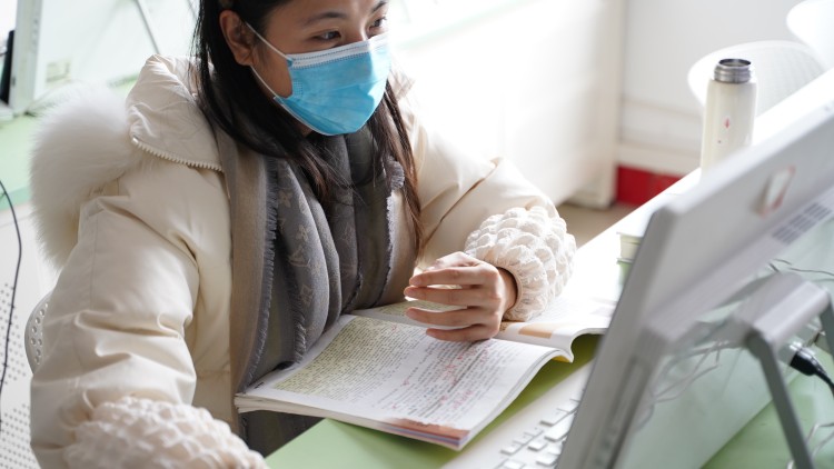 細(xì)磨琢新玉 時(shí)艱展風(fēng)采