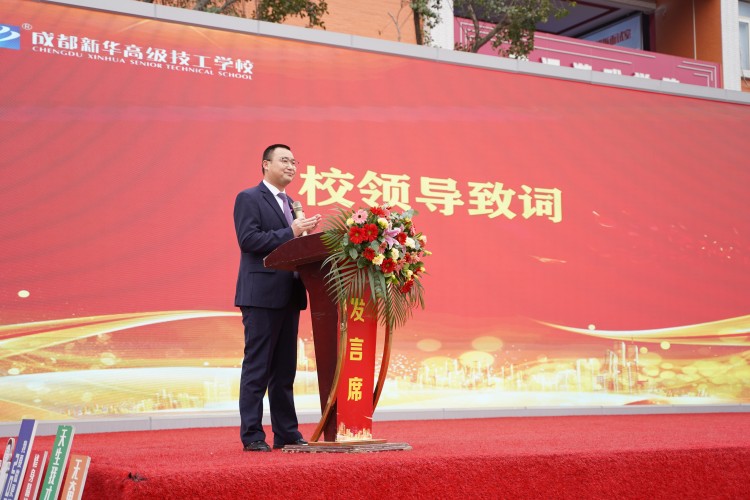 青春心向黨！與新華新生團員一起見證這場授牌、揭牌儀式