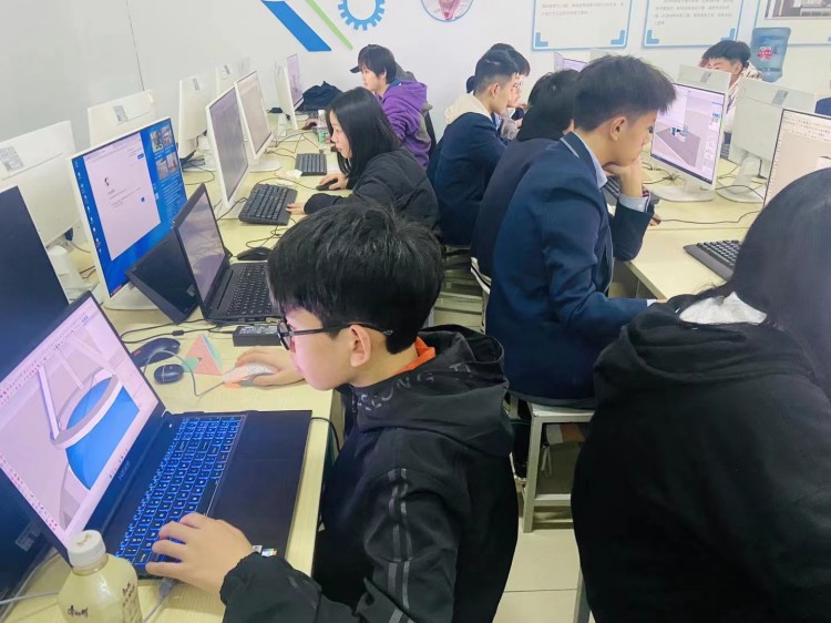 新華90后老師這樣說：不以規矩，不成方圓