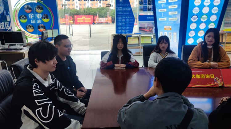 職引未來|成都新華高級技工學校專場招聘會全面開花